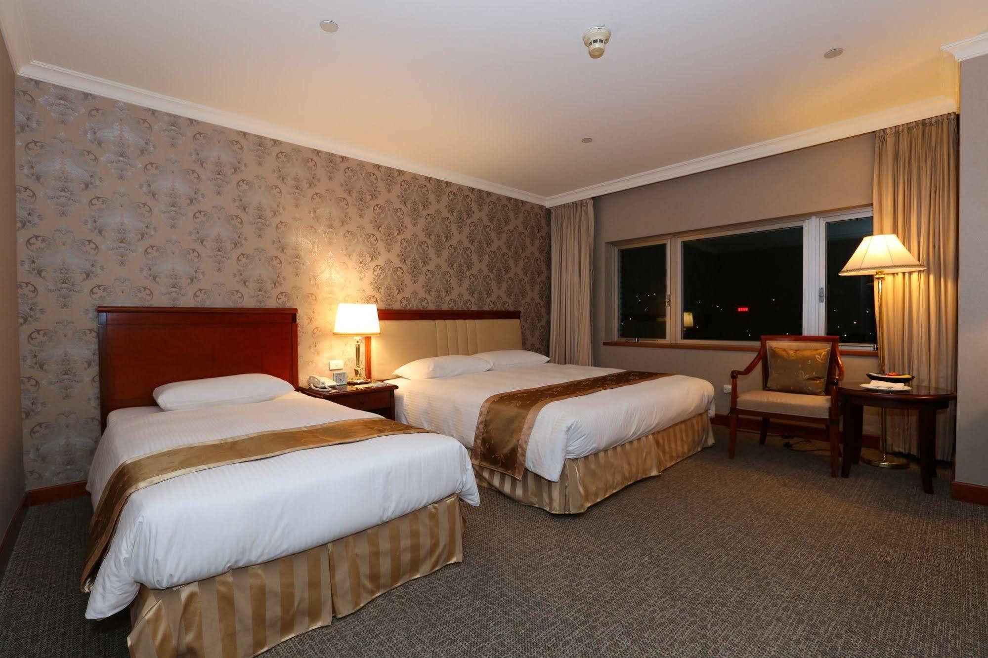 Evergreen Laurel Hotel - Keelung Extérieur photo