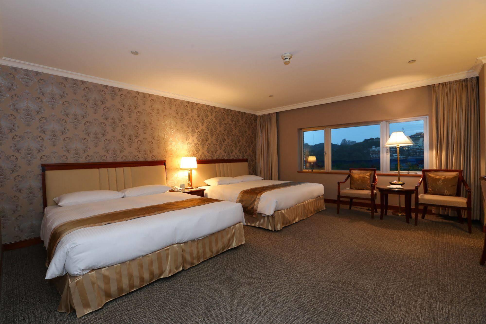 Evergreen Laurel Hotel - Keelung Extérieur photo